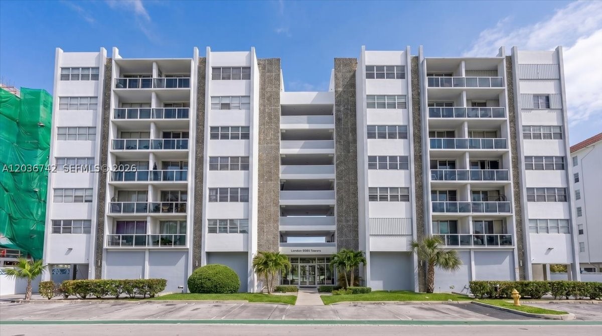 9381 E Bay Harbor Dr 404s Property Photo 26