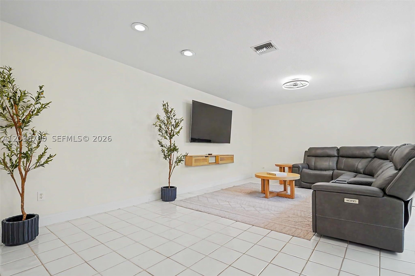 10994 Neptune Dr Property Photo 7