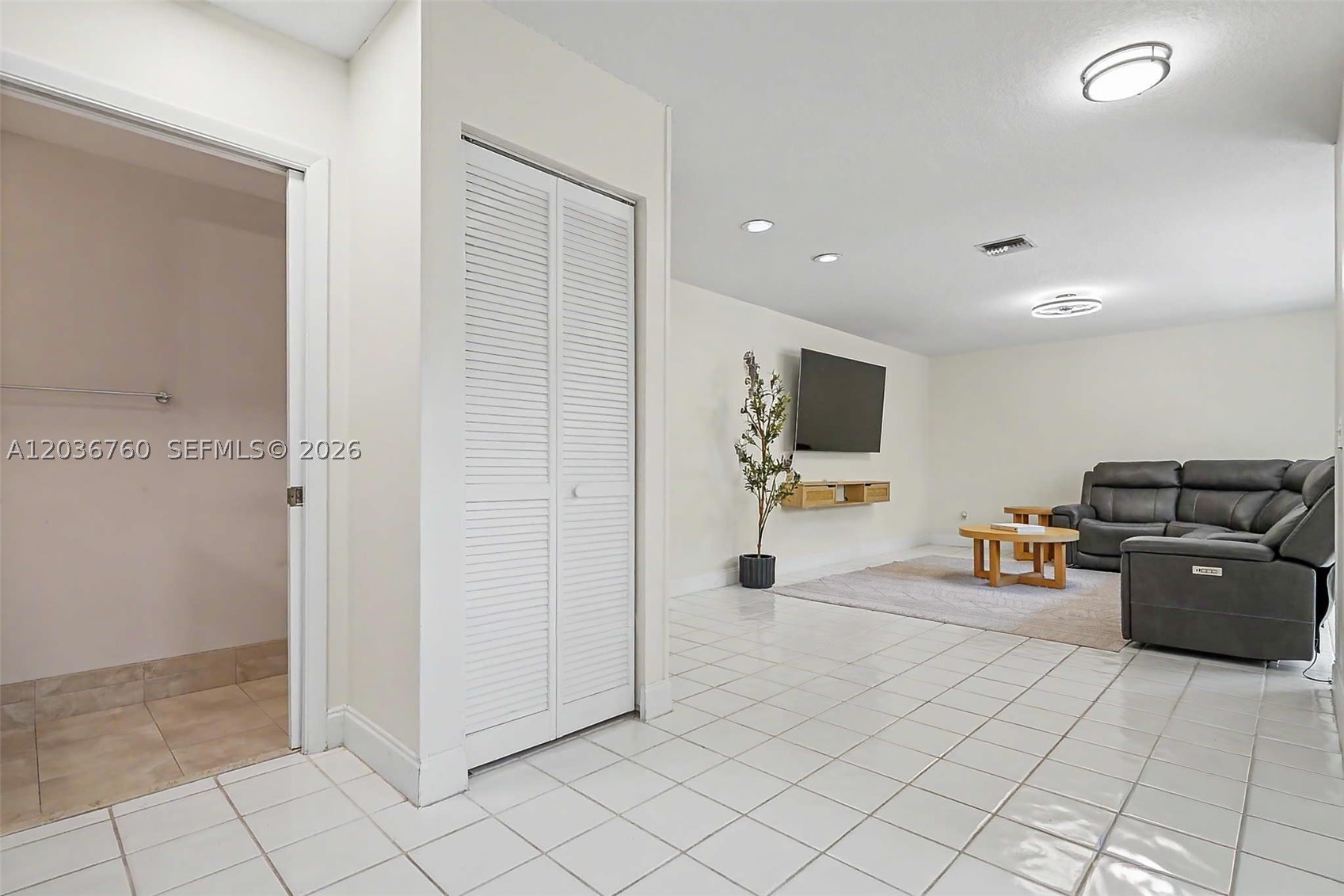 10994 Neptune Dr Property Photo 8