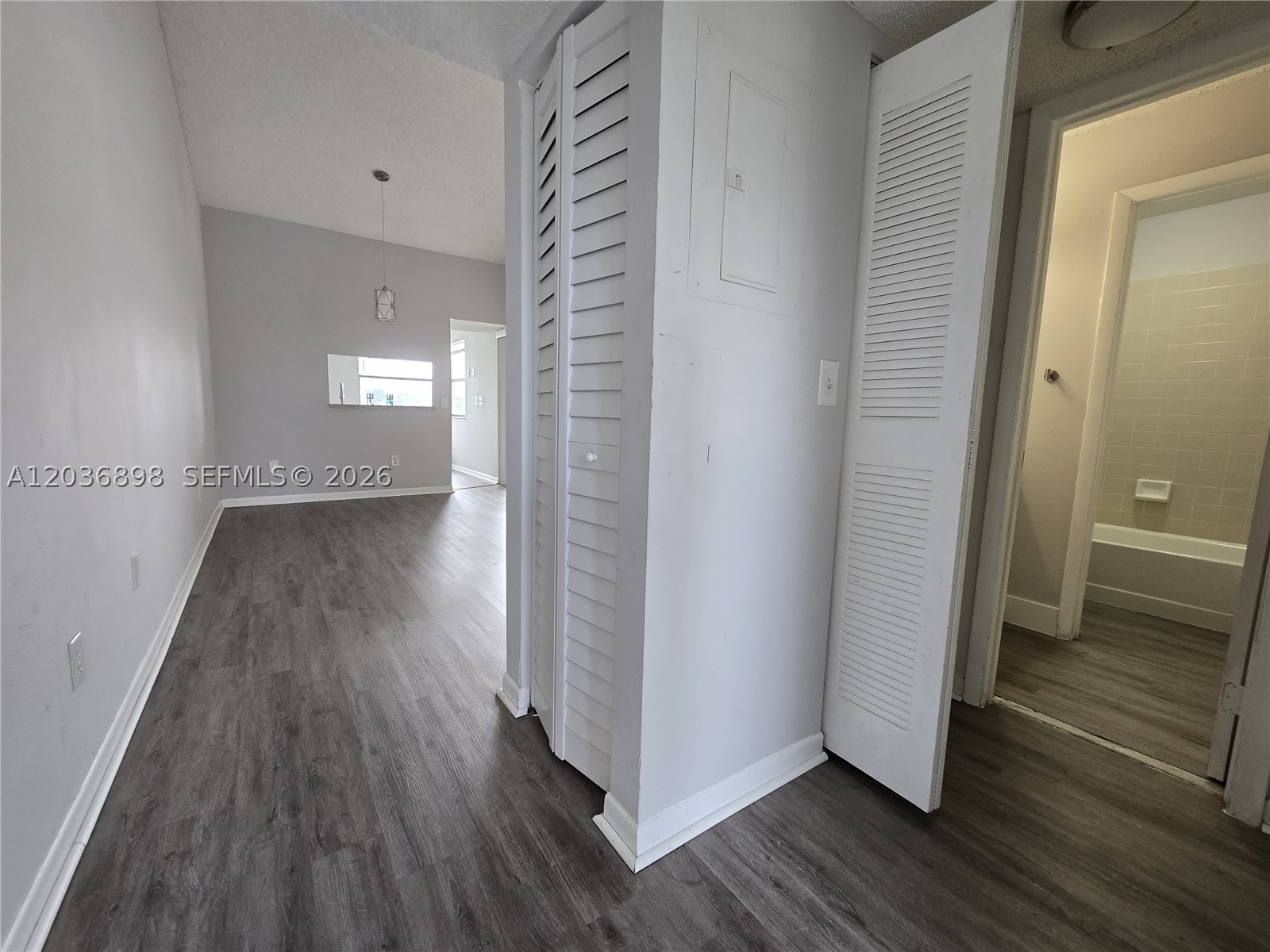 1024 S Independence Dr 1024e Property Photo 4