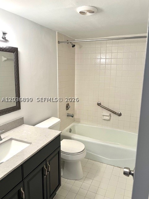 3920 Inverrary Blvd 204c Property Photo 11