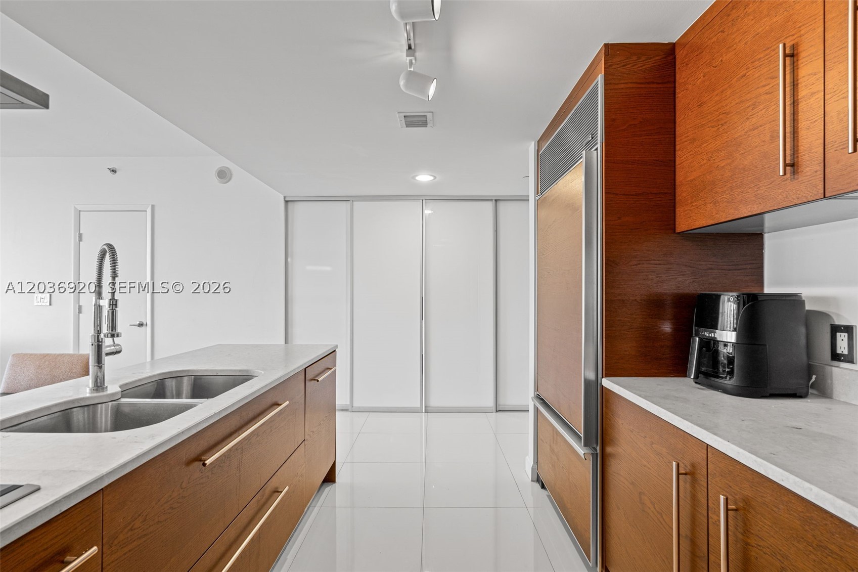 495 Brickell Ave 905 Property Photo 19