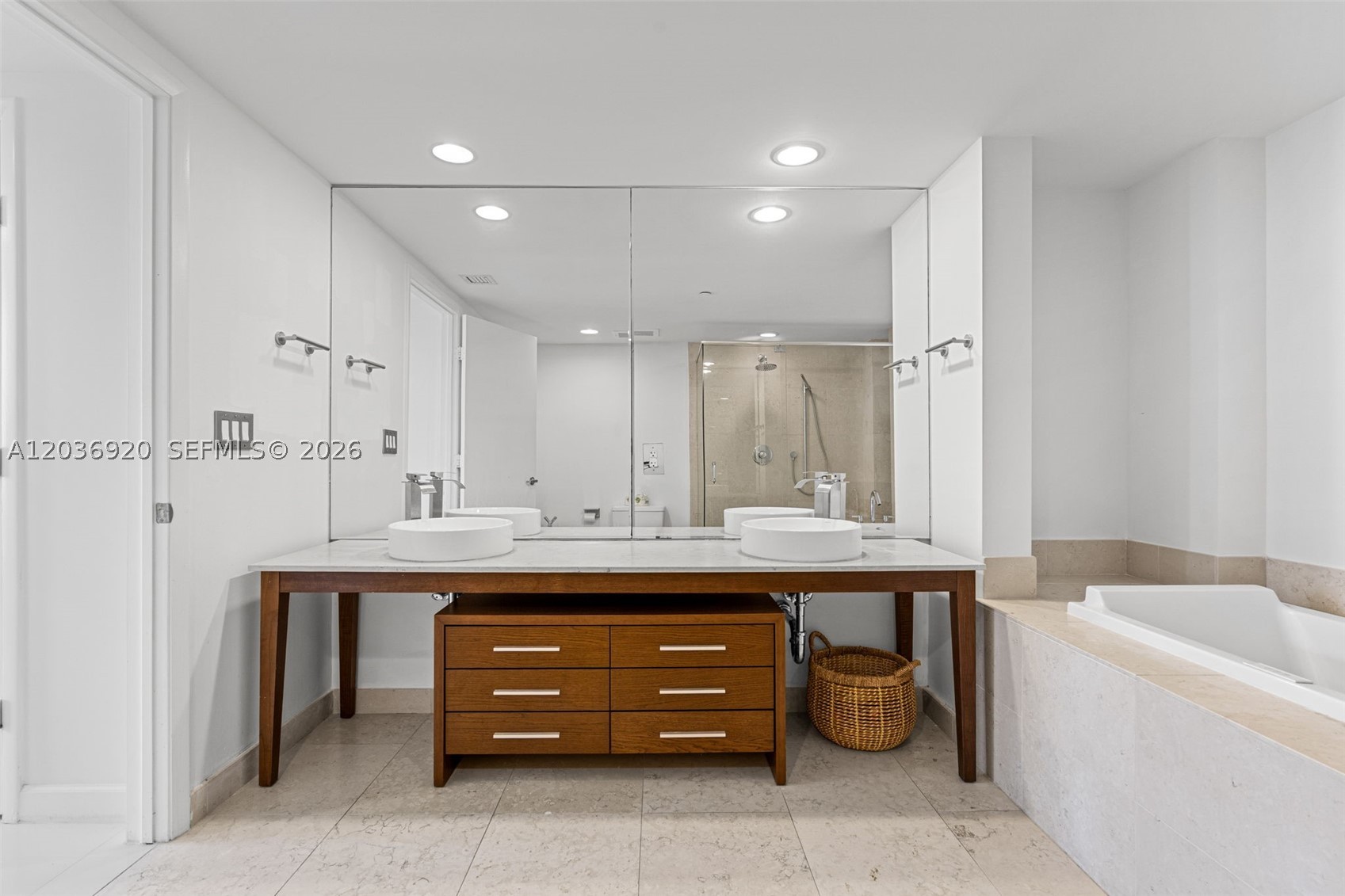 495 Brickell Ave 905 Property Photo 24