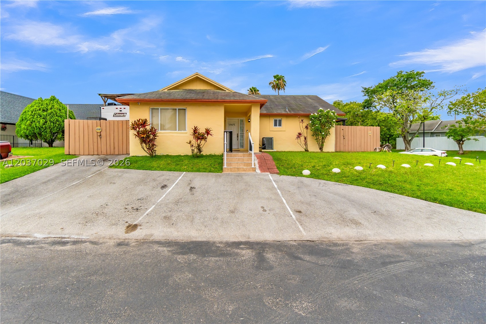13572 SW 285th Ter Property Photo 1