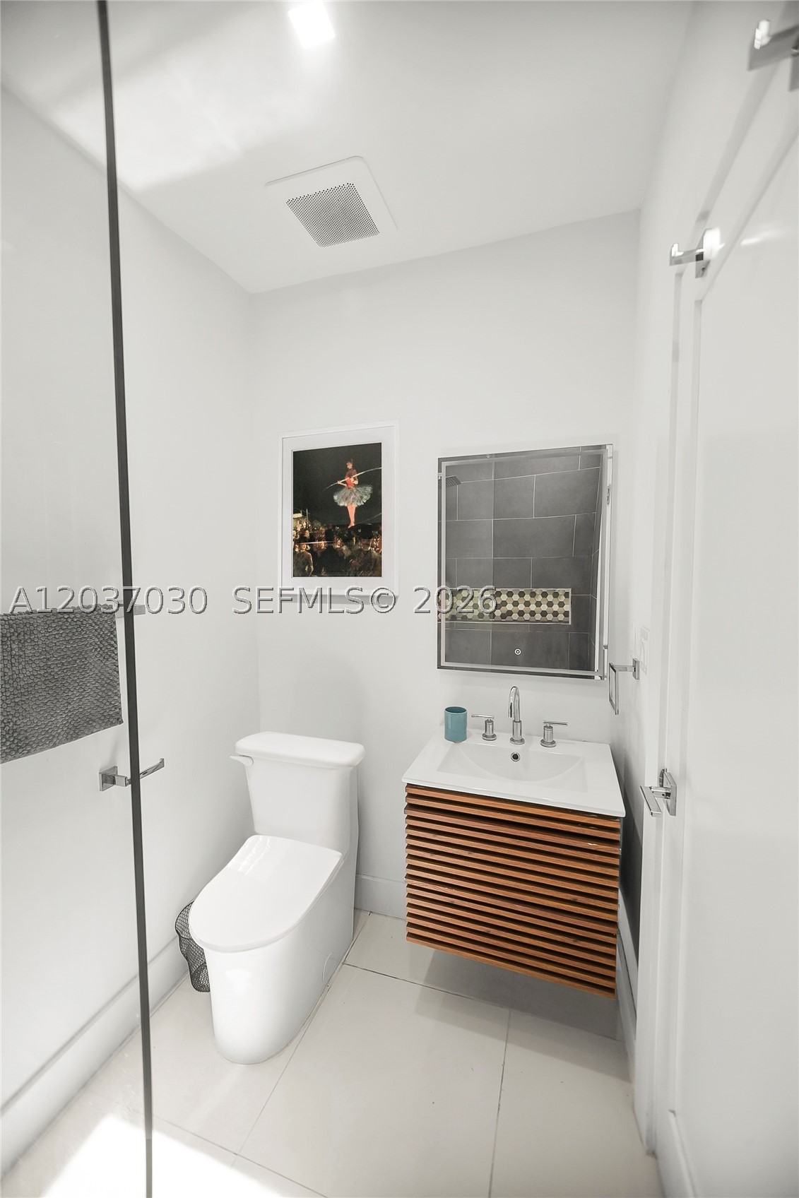 A12037030 Property Photo 12