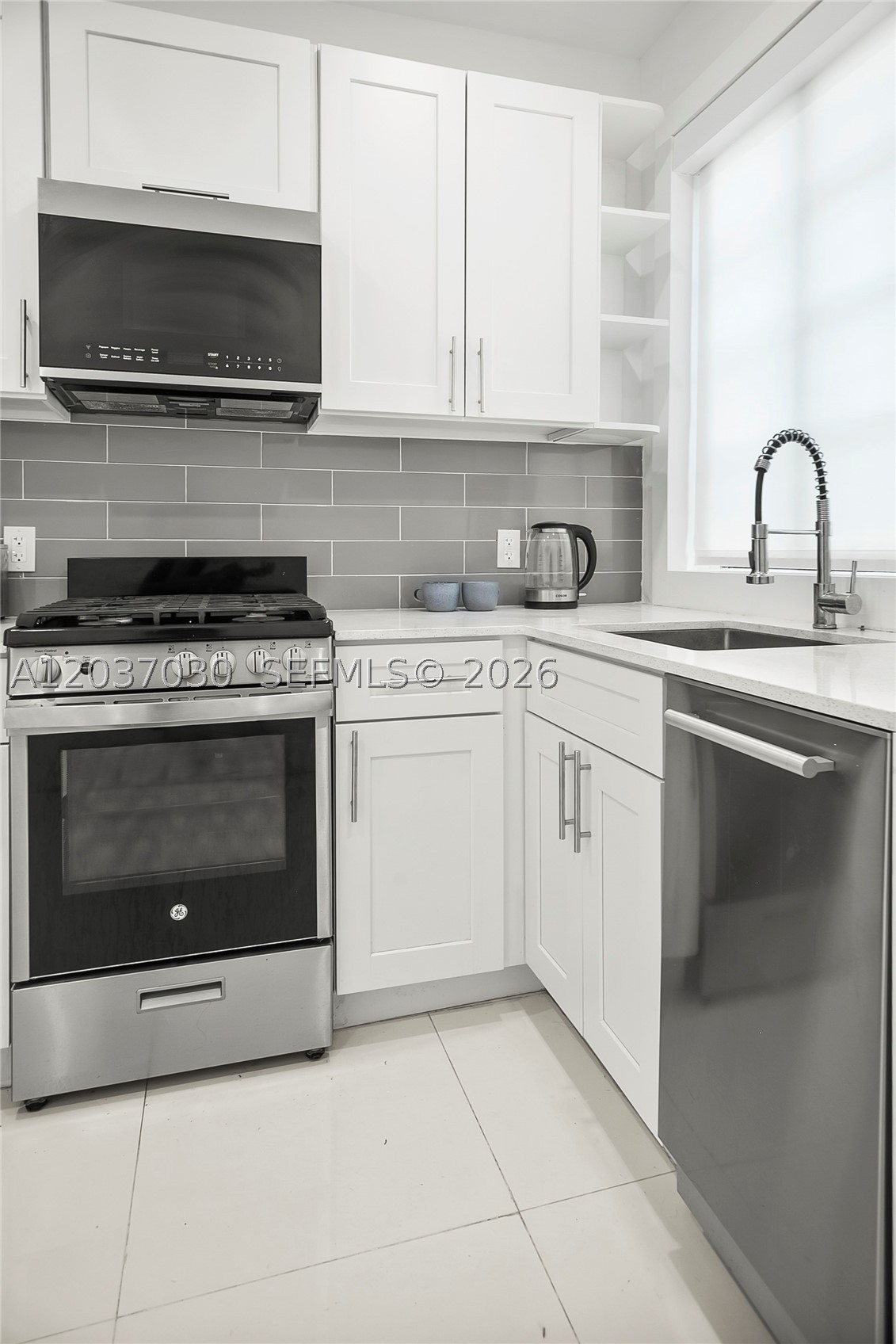 A12037030 Property Photo 13