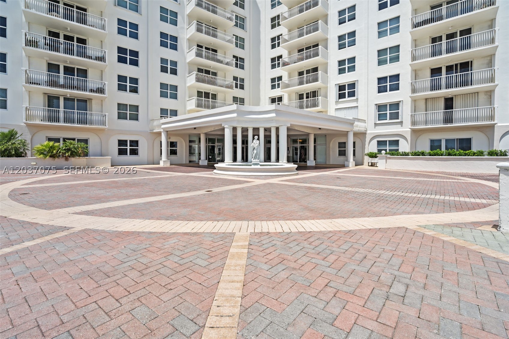 1 Las Olas Cir 809 Property Photo 25