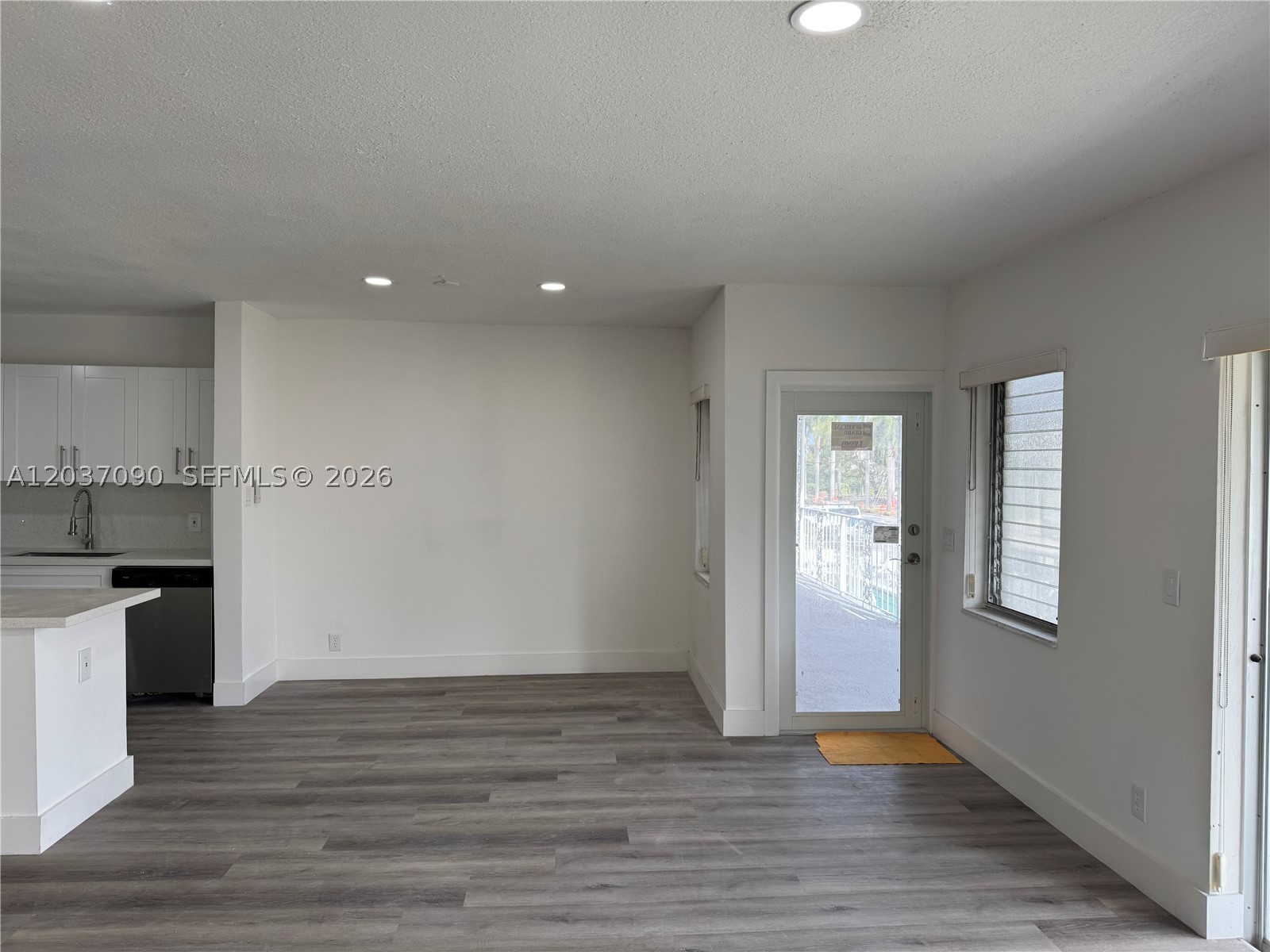 630 Layne Blvd 211 Property Photo 4