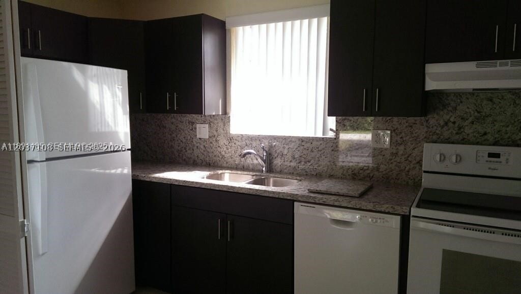 18223 Oleta Dr 18223 Property Photo 4