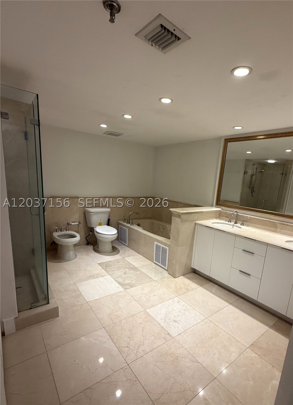 520 Brickell Key Dr A1005 Property Photo 25