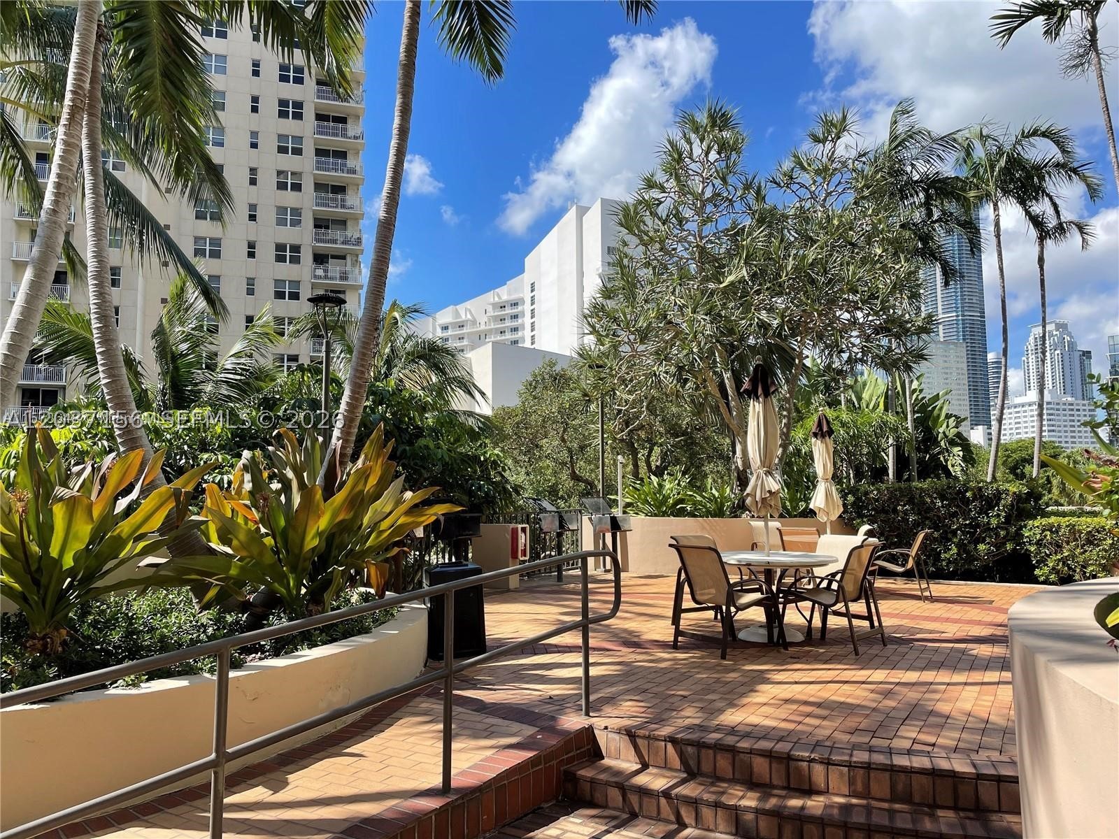 520 Brickell Key Dr A1005 Property Photo 32
