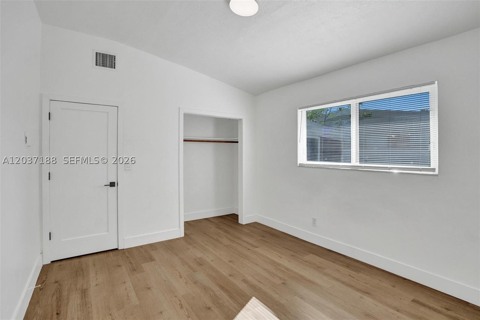 581 Ne 175th Ter Property Photo 13