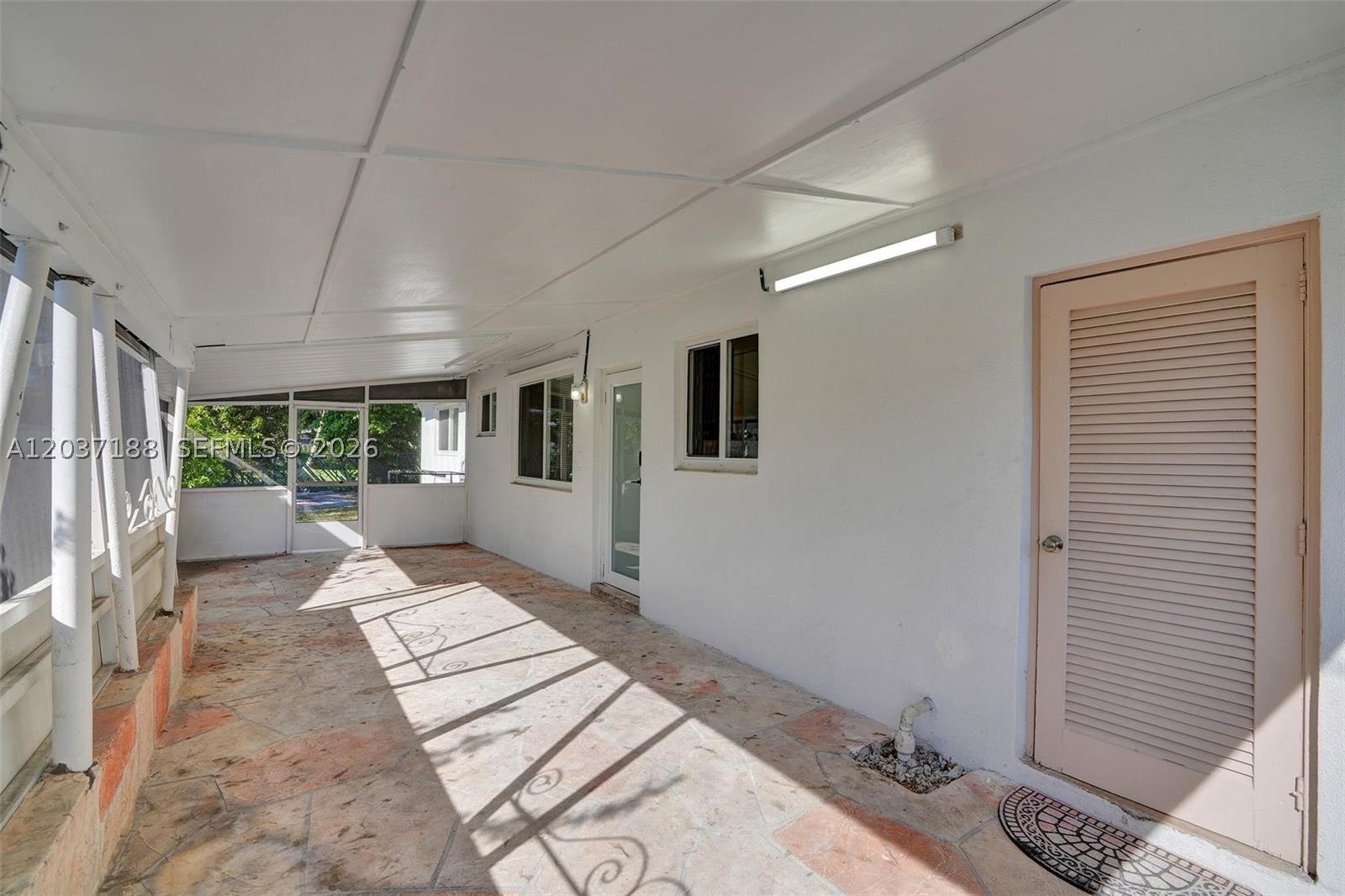 581 Ne 175th Ter Property Photo 16