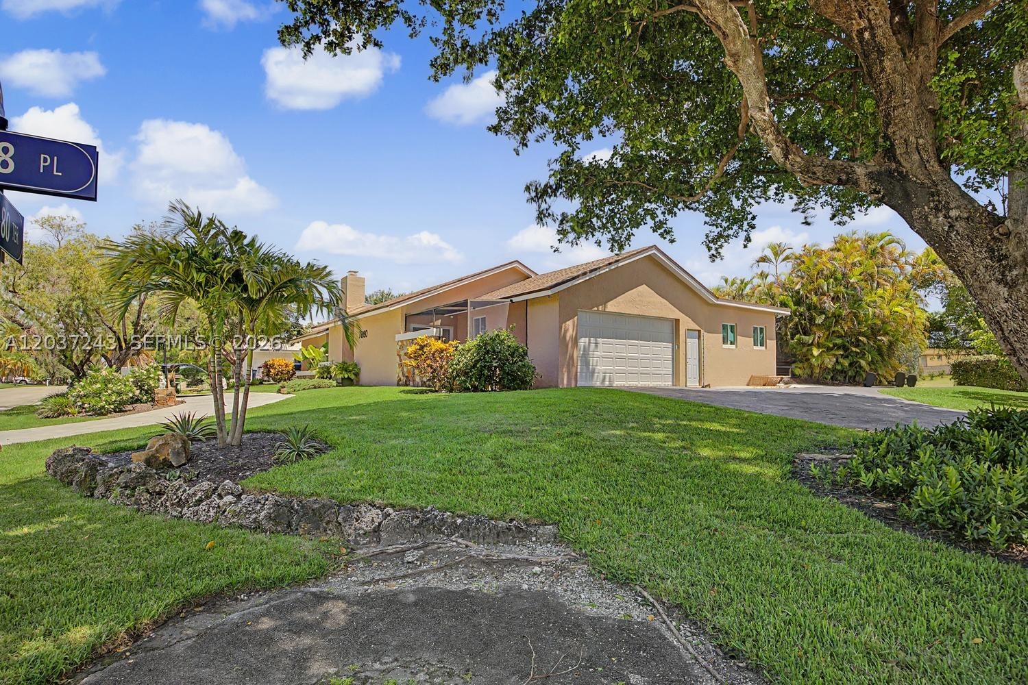 7880 Sw 180th Ter Property Photo 4