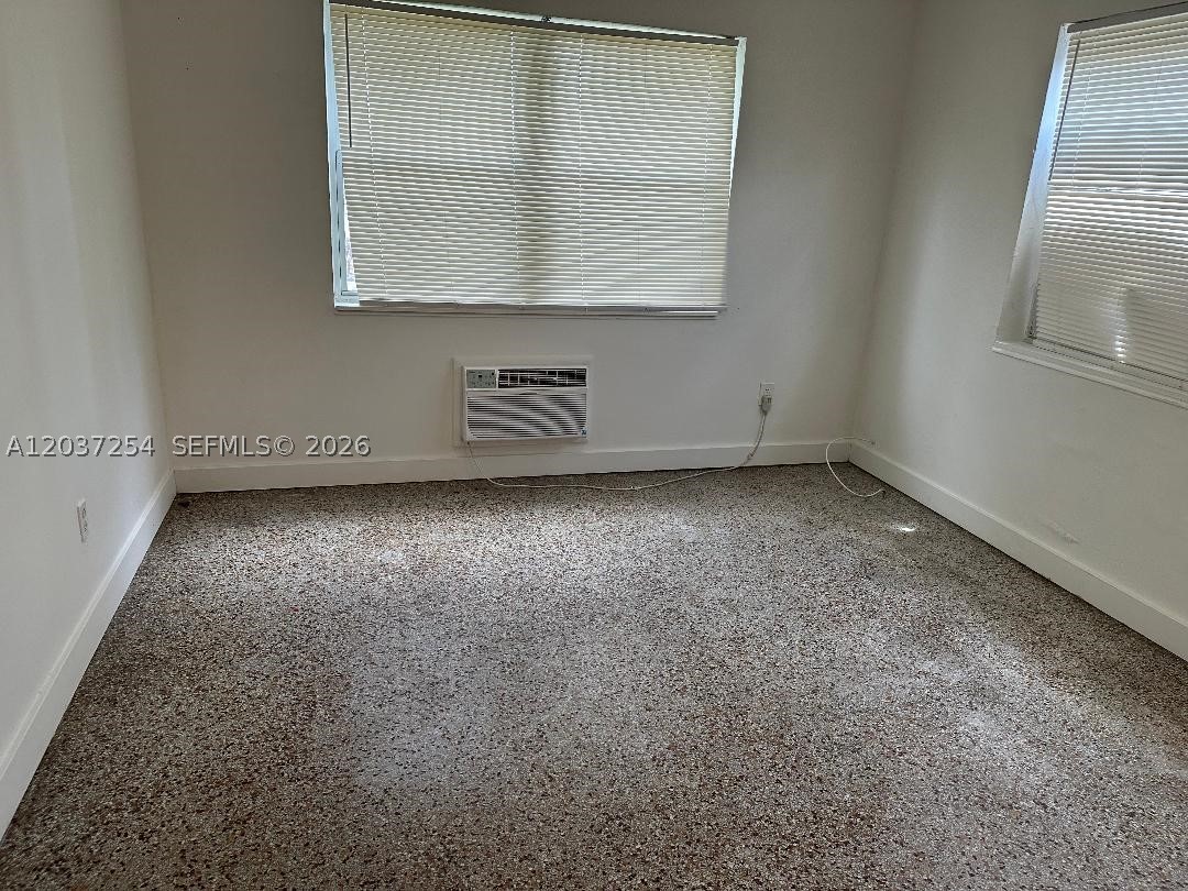 186 Nw 1st St 1 Property Photo 3