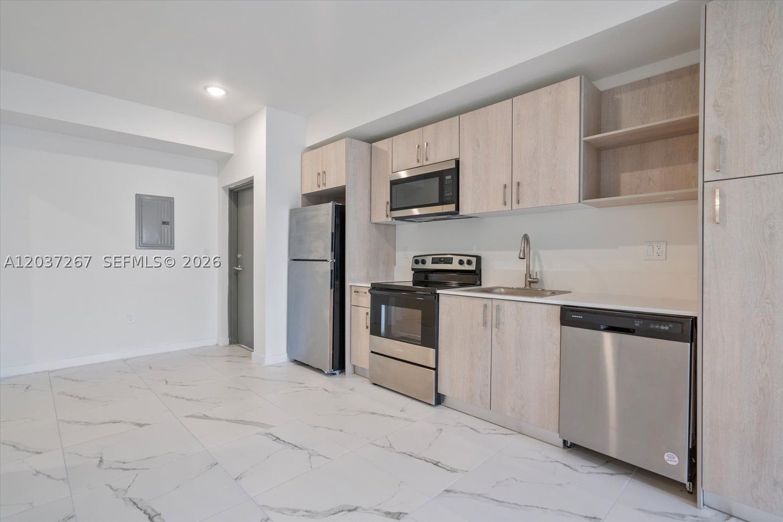420 Sw 7th Ave 204 Property Photo 1