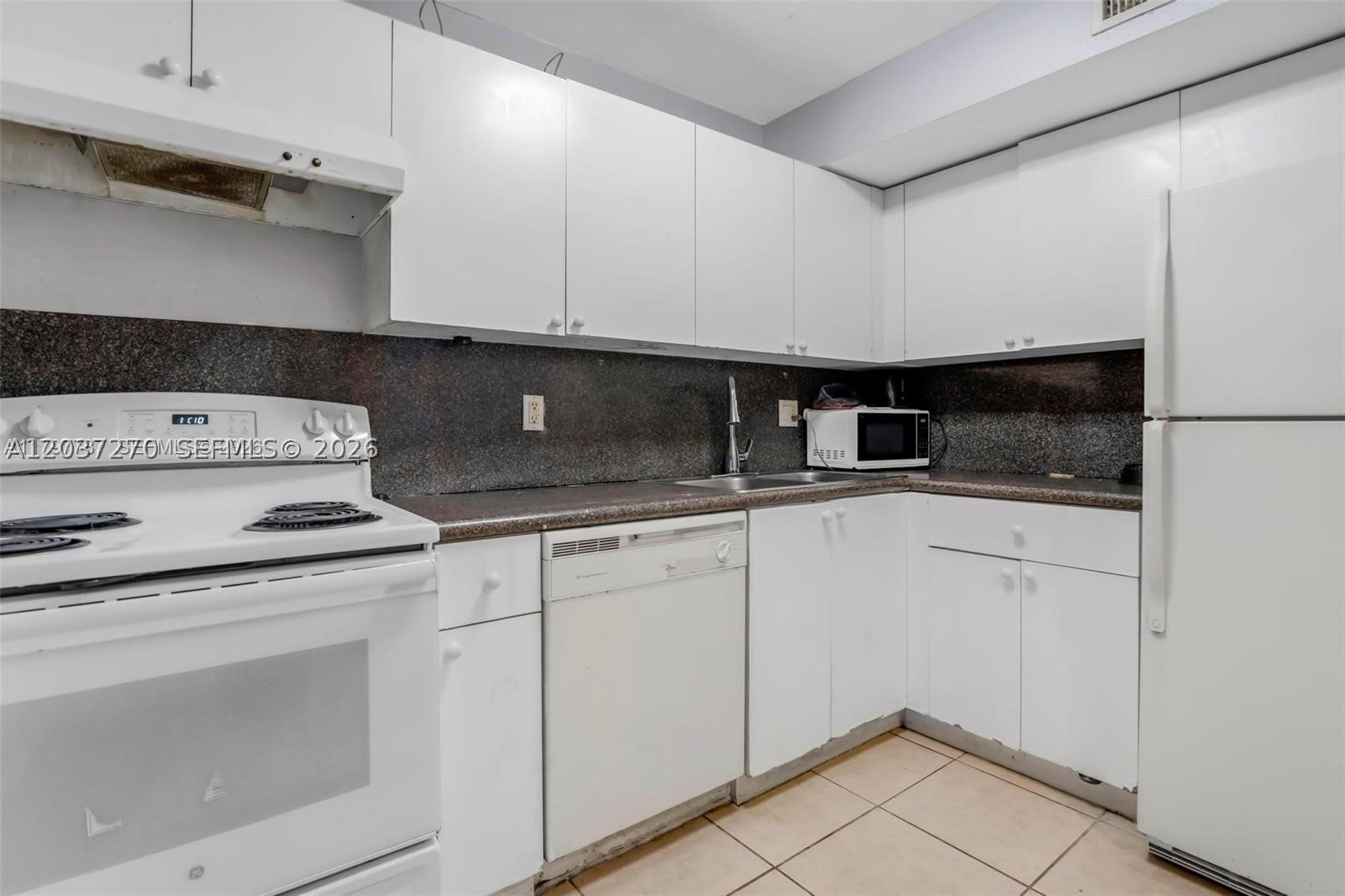4235 N University Dr 115 Property Photo 8