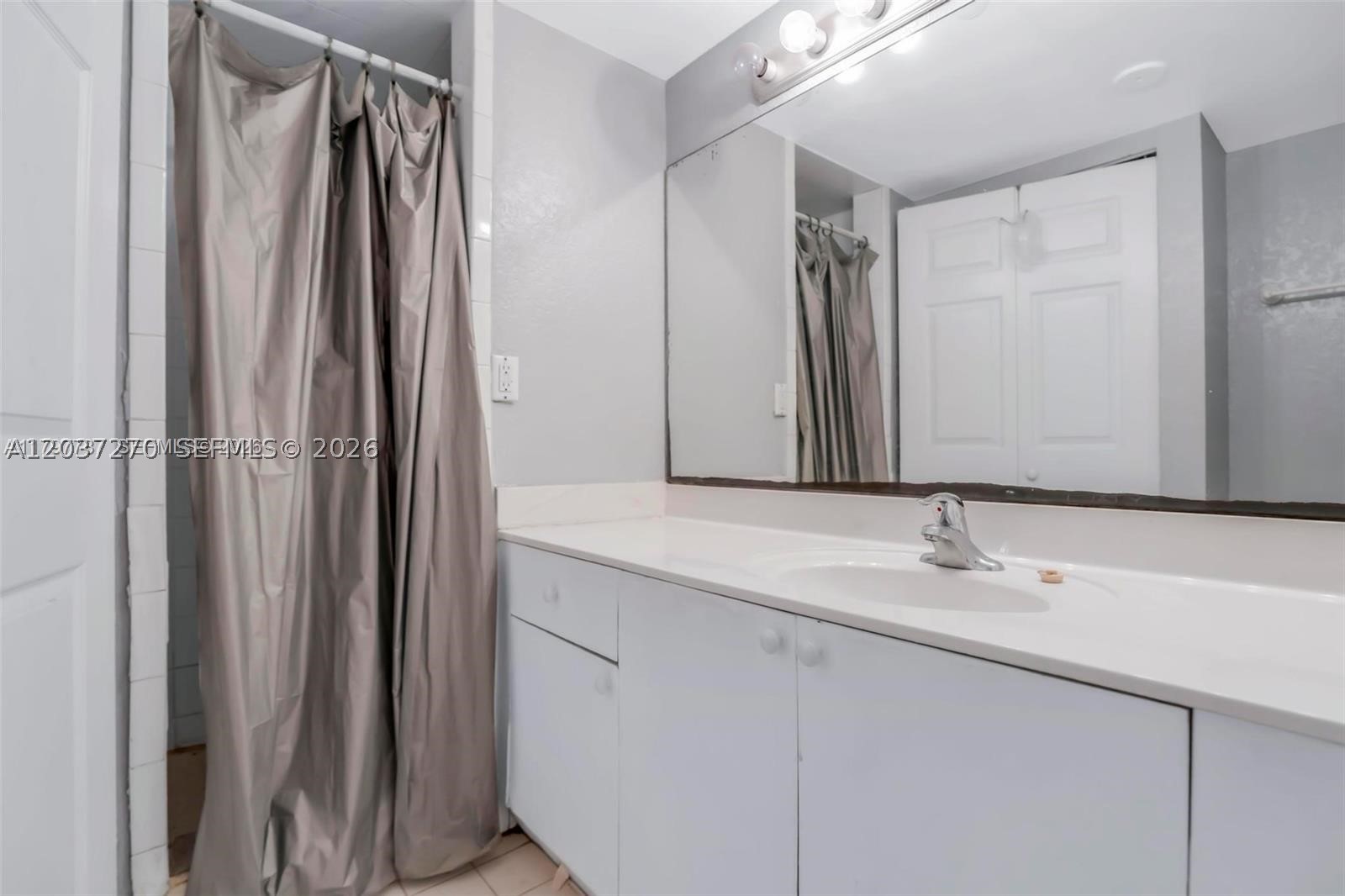 4235 N University Dr 115 Property Photo 13