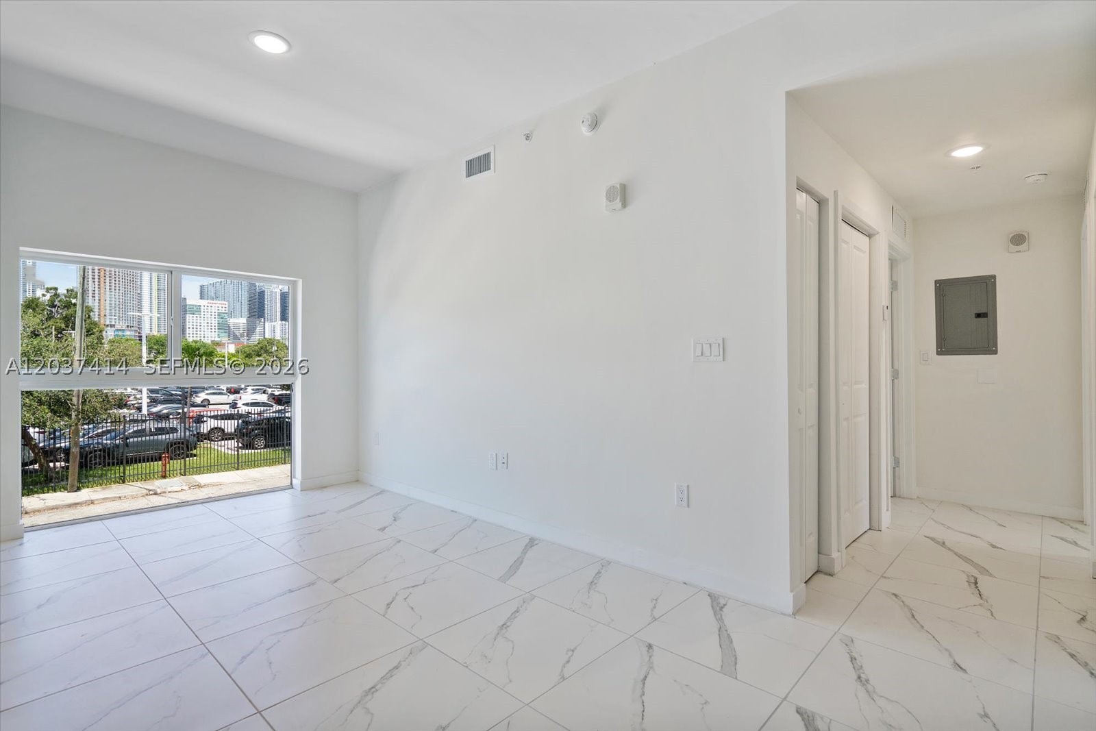 420 Sw 7th Ave 304 Property Photo 2