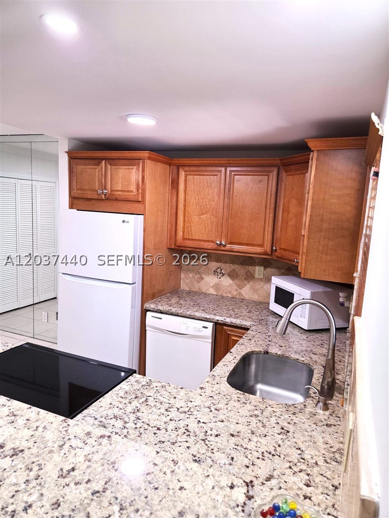 2400 Ne 10th St 104 Property Photo 6