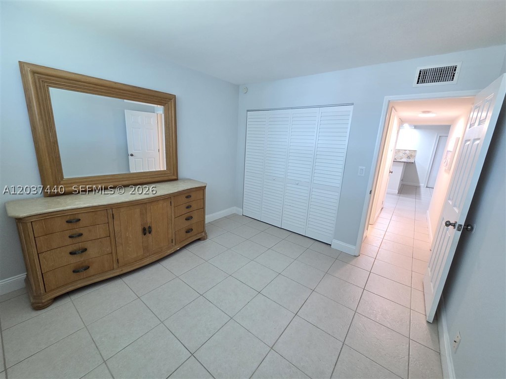 2400 Ne 10th St 104 Property Photo 11