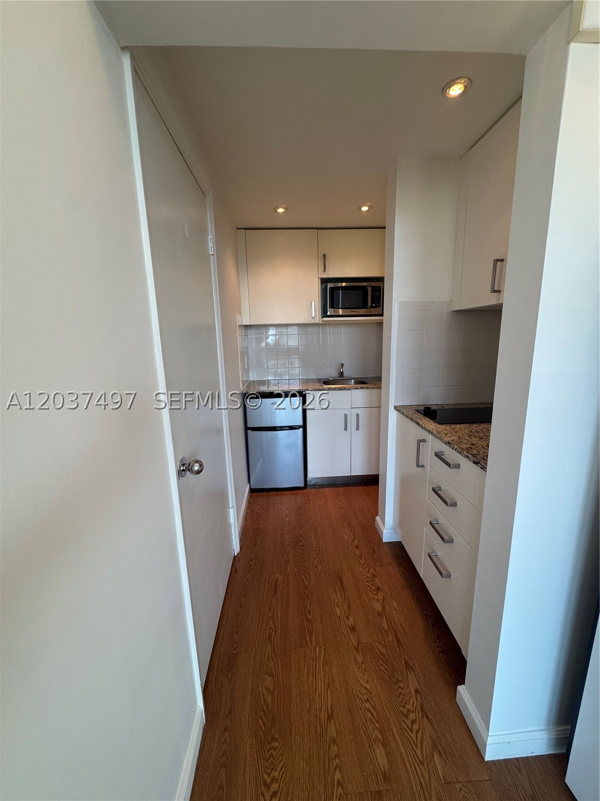 700 Biltmore Way 916 Property Photo 8