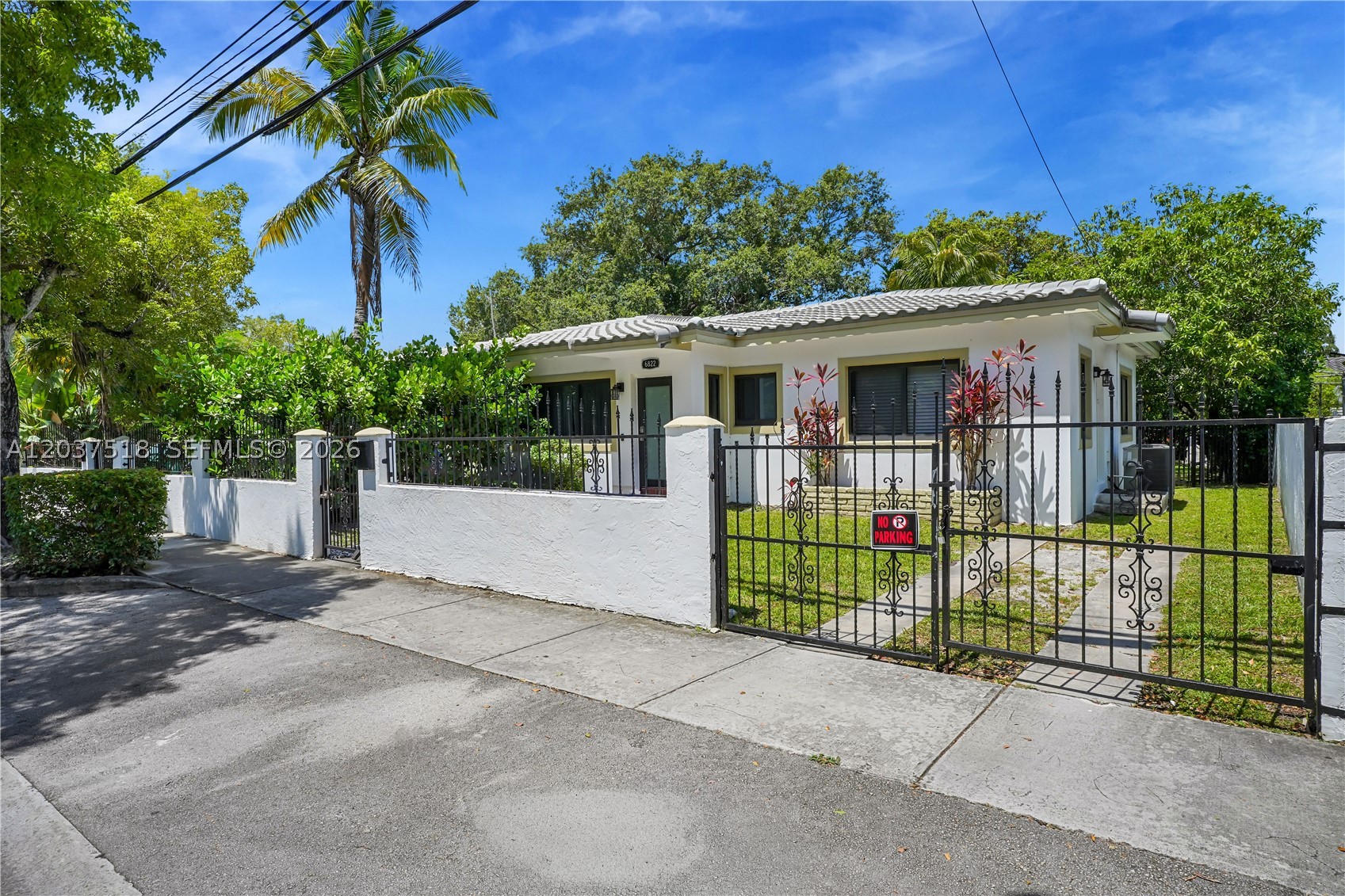 6822 Ne 5th Ave - Property Photo 1