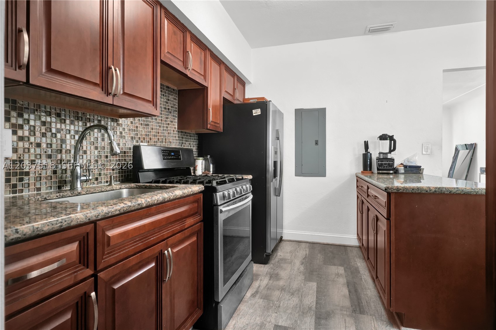 6822 Ne 5th Ave - Property Photo 6
