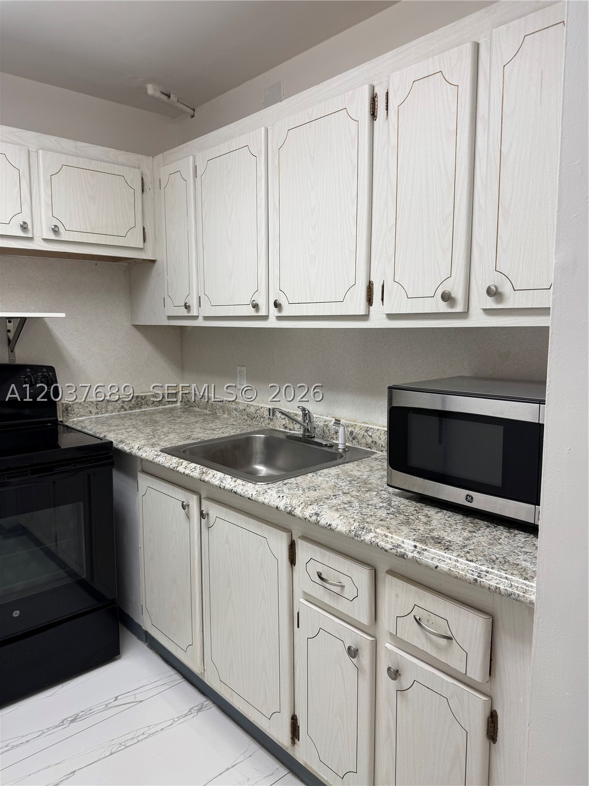 111 Tilford F 111 Property Photo 5