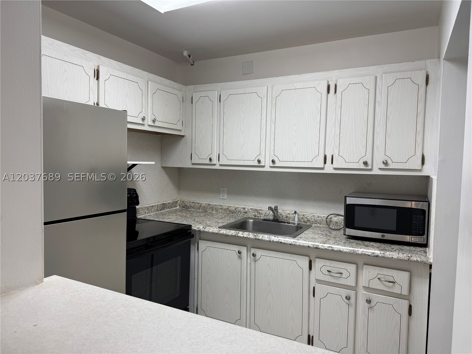 111 Tilford F 111 Property Photo 8