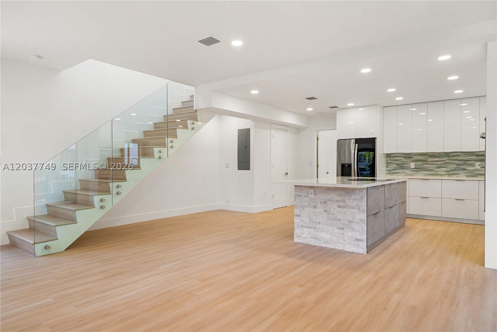 17 Coral Way Property Photo 3