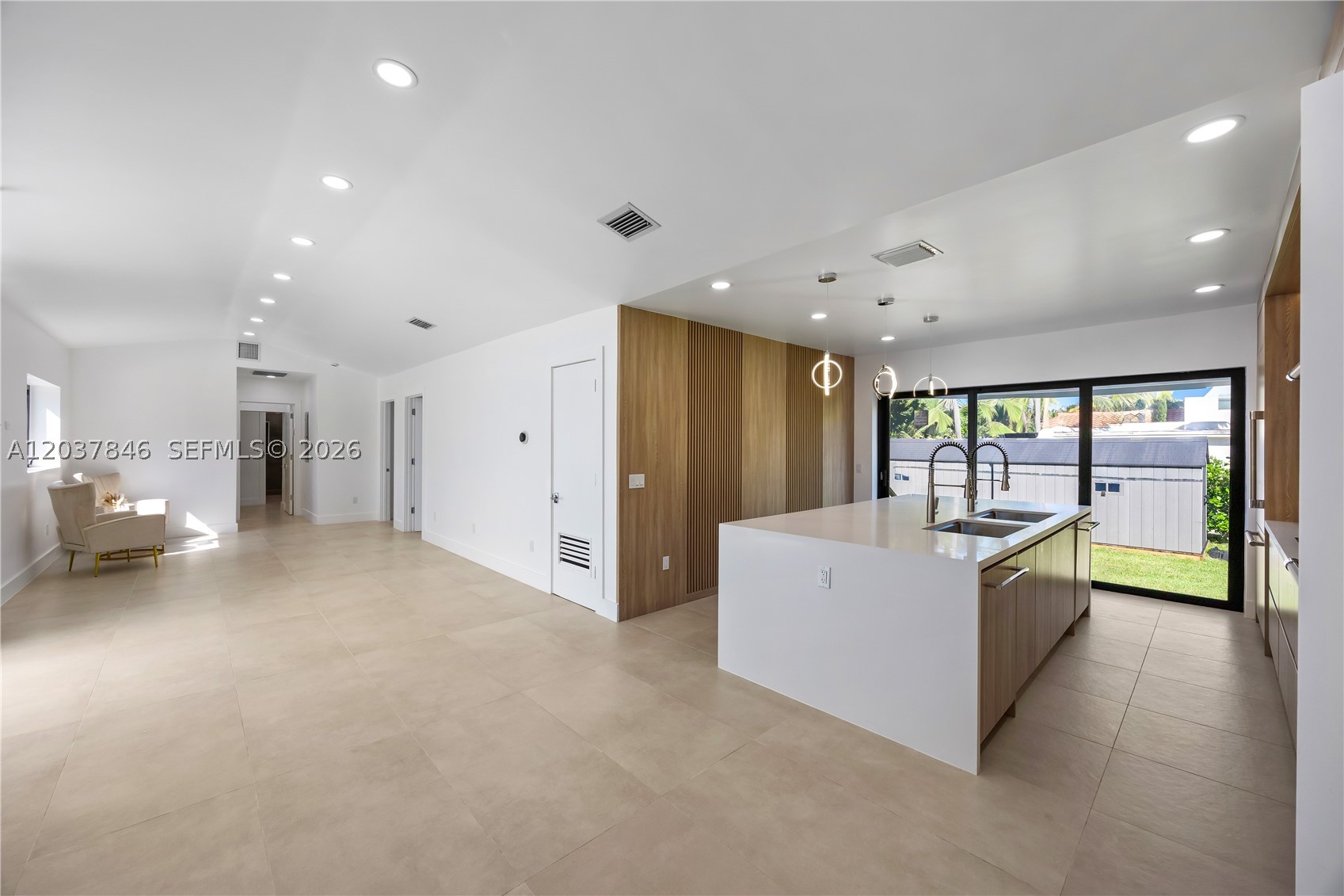 1141 Hollywood Blvd Property Photo 3