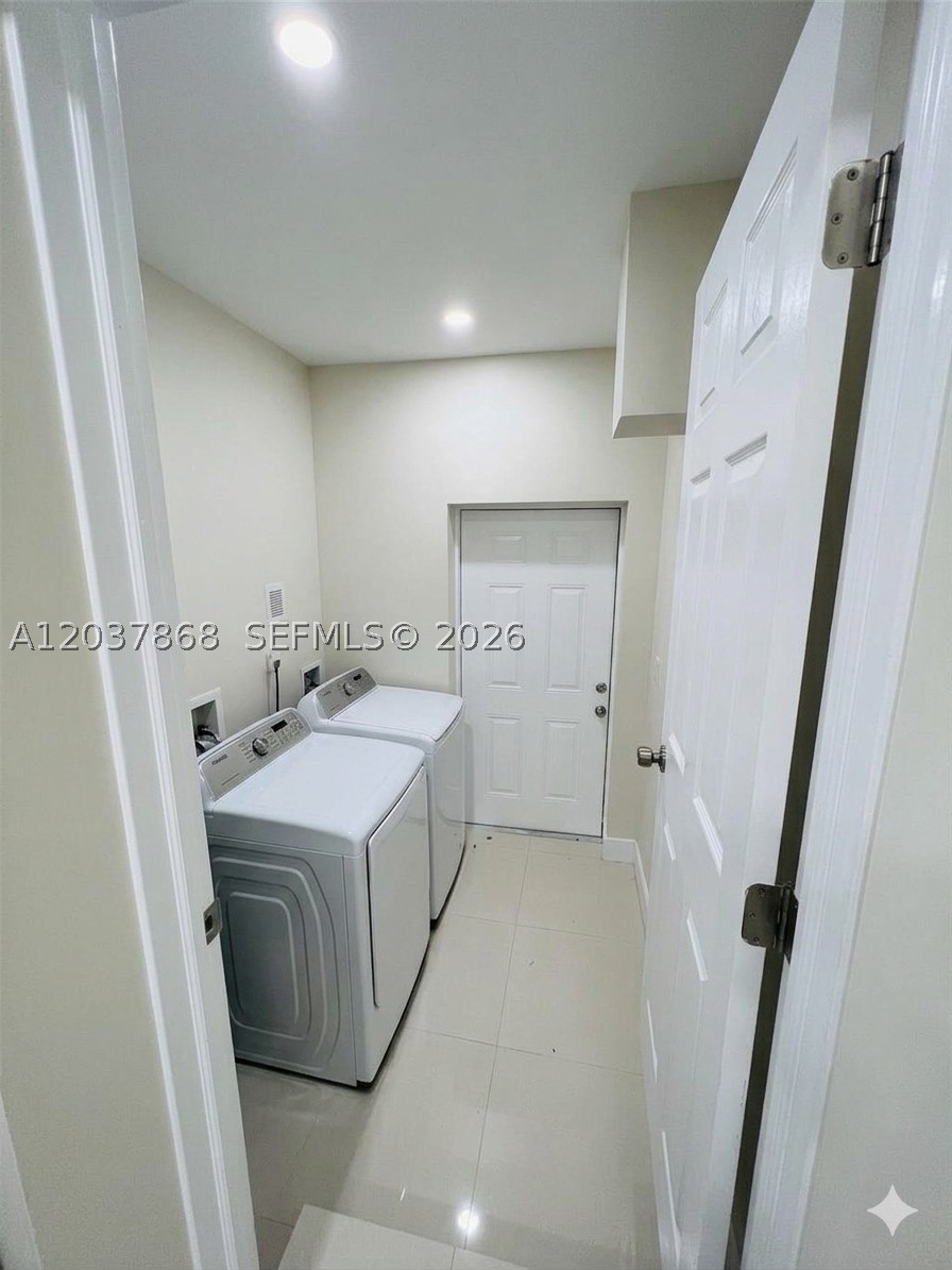 2434 Polk St Property Photo 8