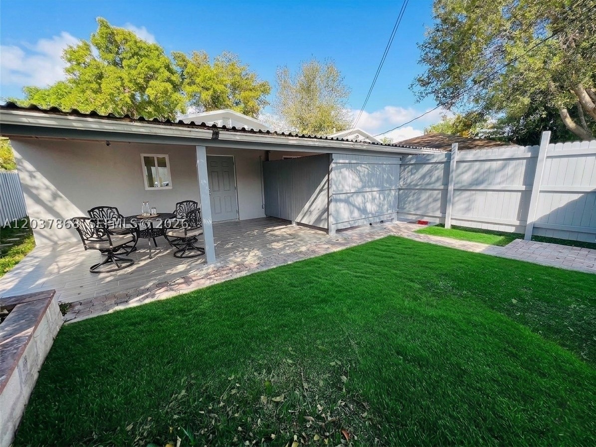 2434 Polk St Property Photo 9
