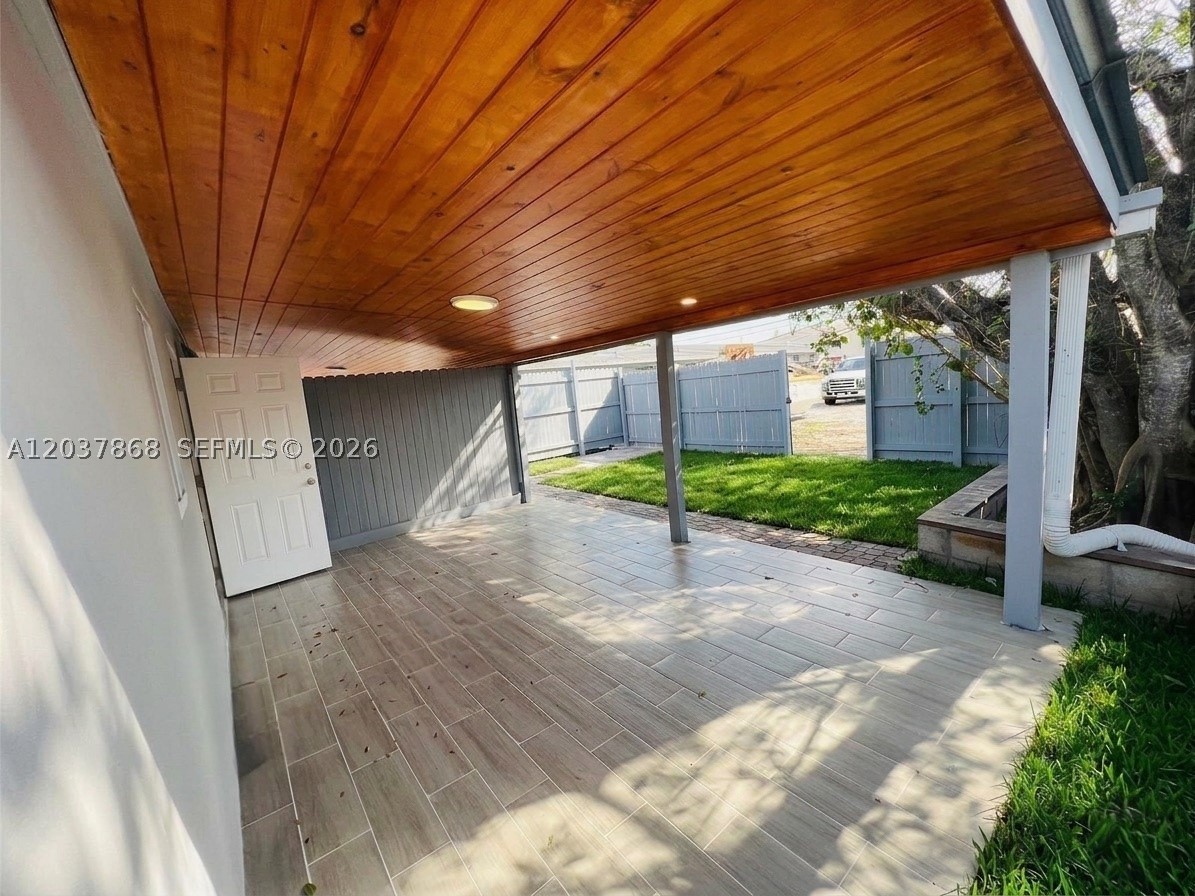 2434 Polk St Property Photo 10