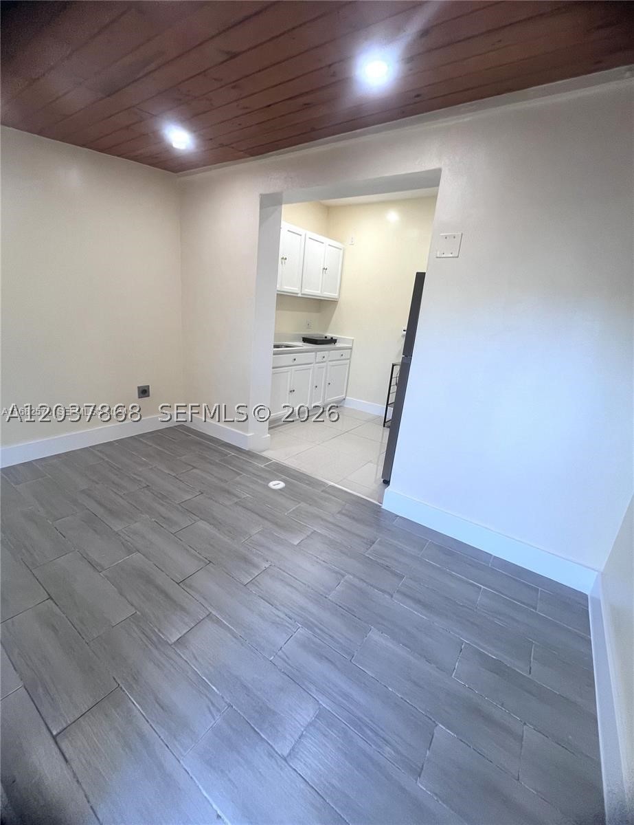 2434 Polk St Property Photo 11