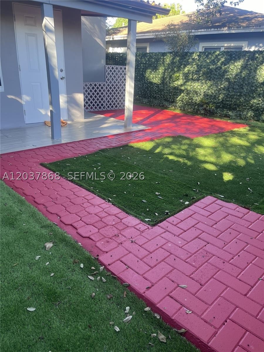 2434 Polk St Property Photo 16