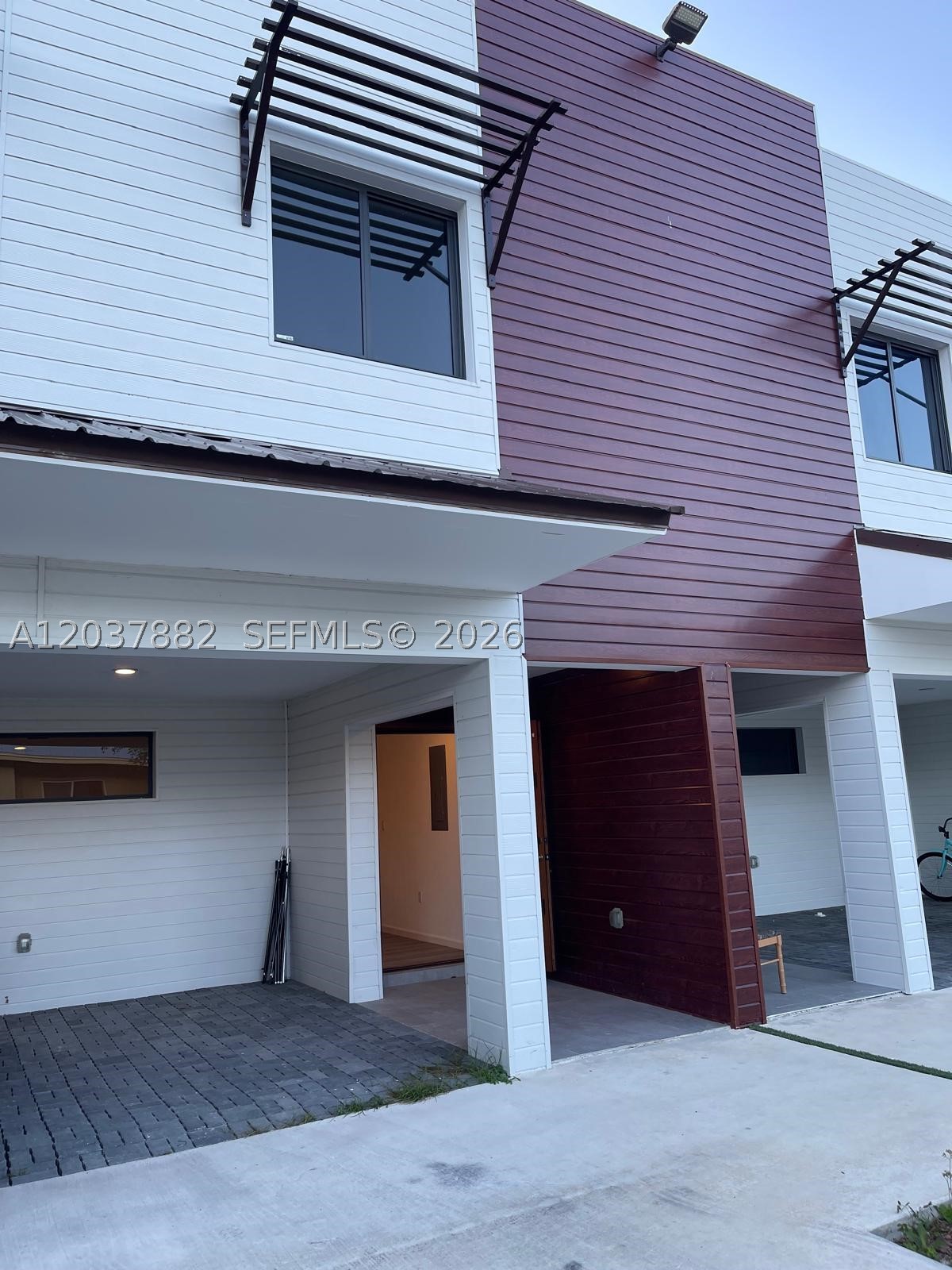 916 Nw 8th St 4 Property Photo 1