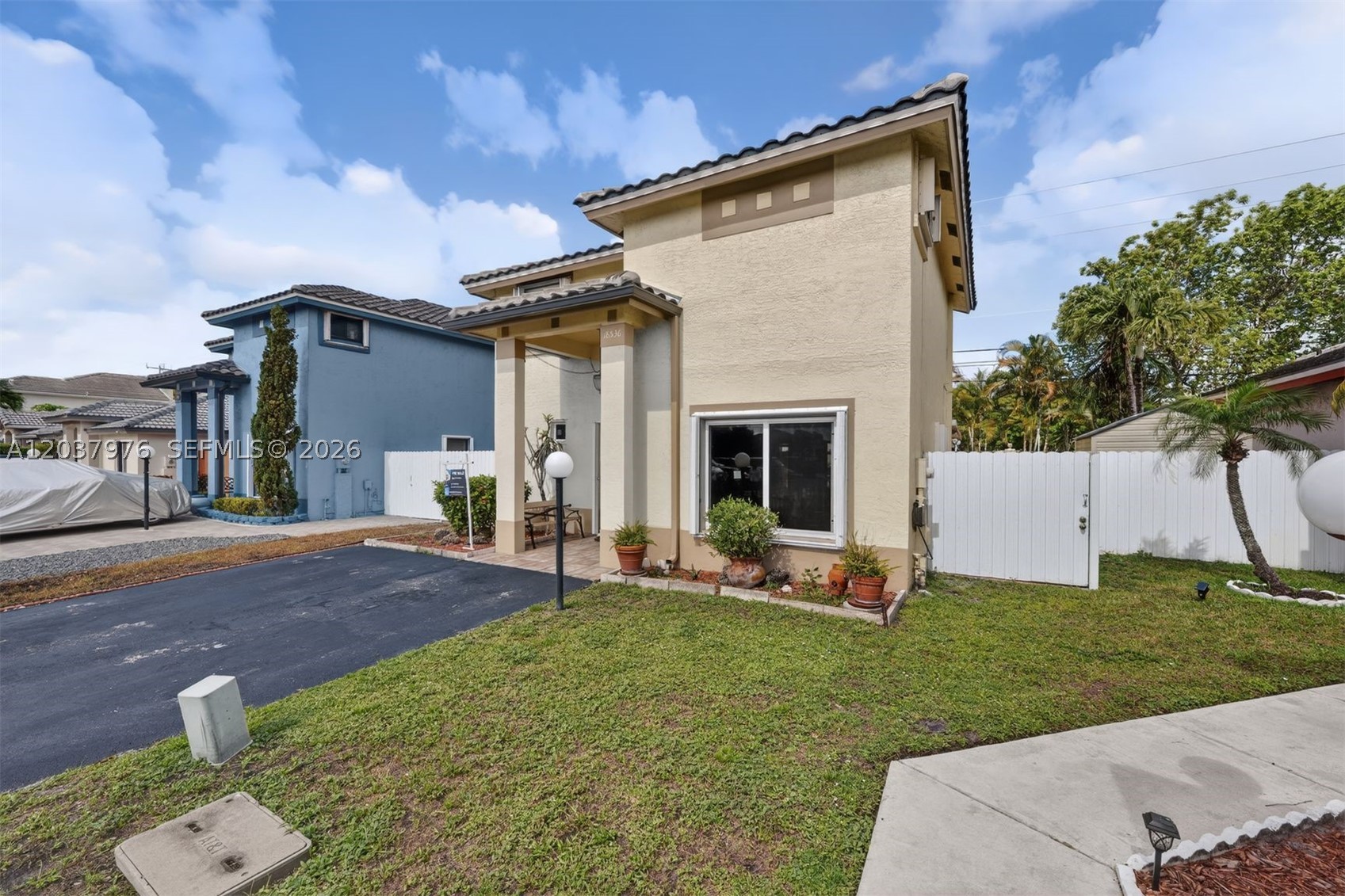 18536 Nw 56th Pl Property Photo 2