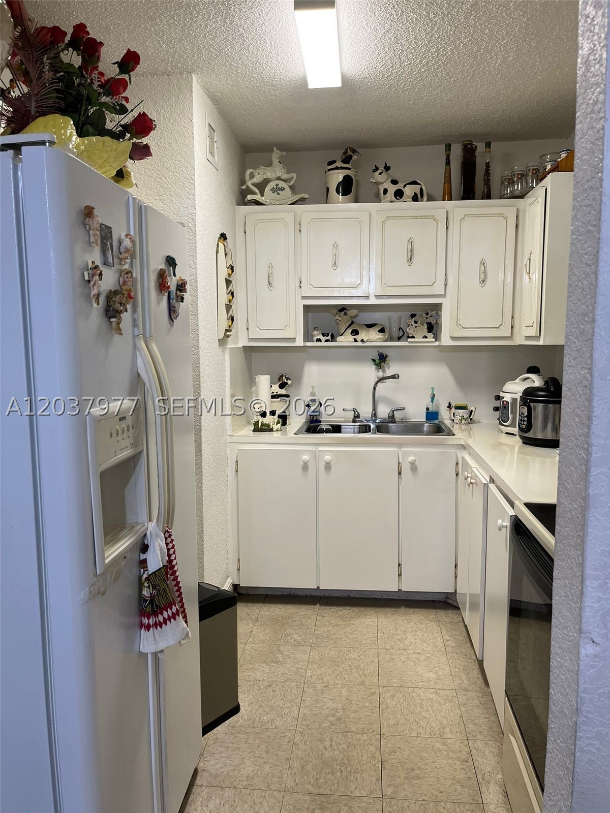 525 W 69th St 207 Property Photo 4