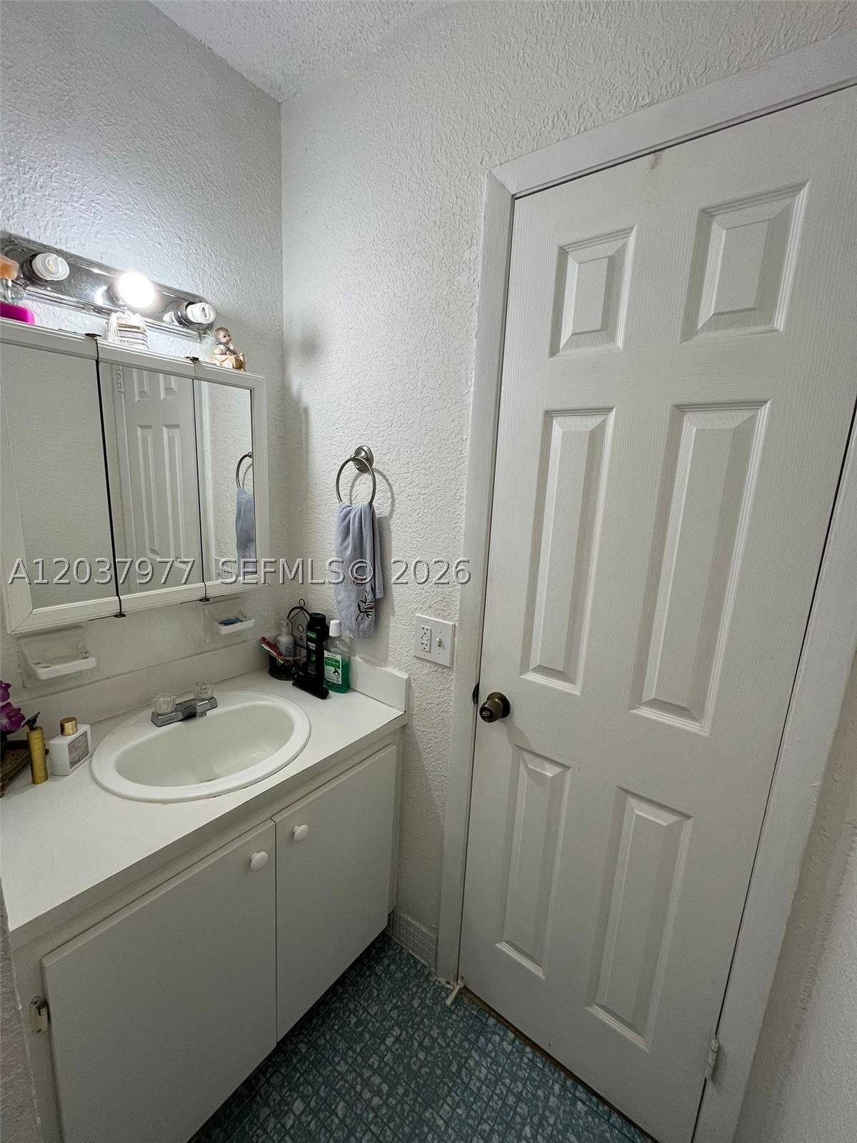 525 W 69th St 207 Property Photo 7