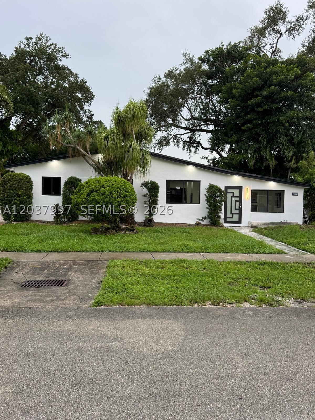 4120 Sw 31st Dr Property Photo 2