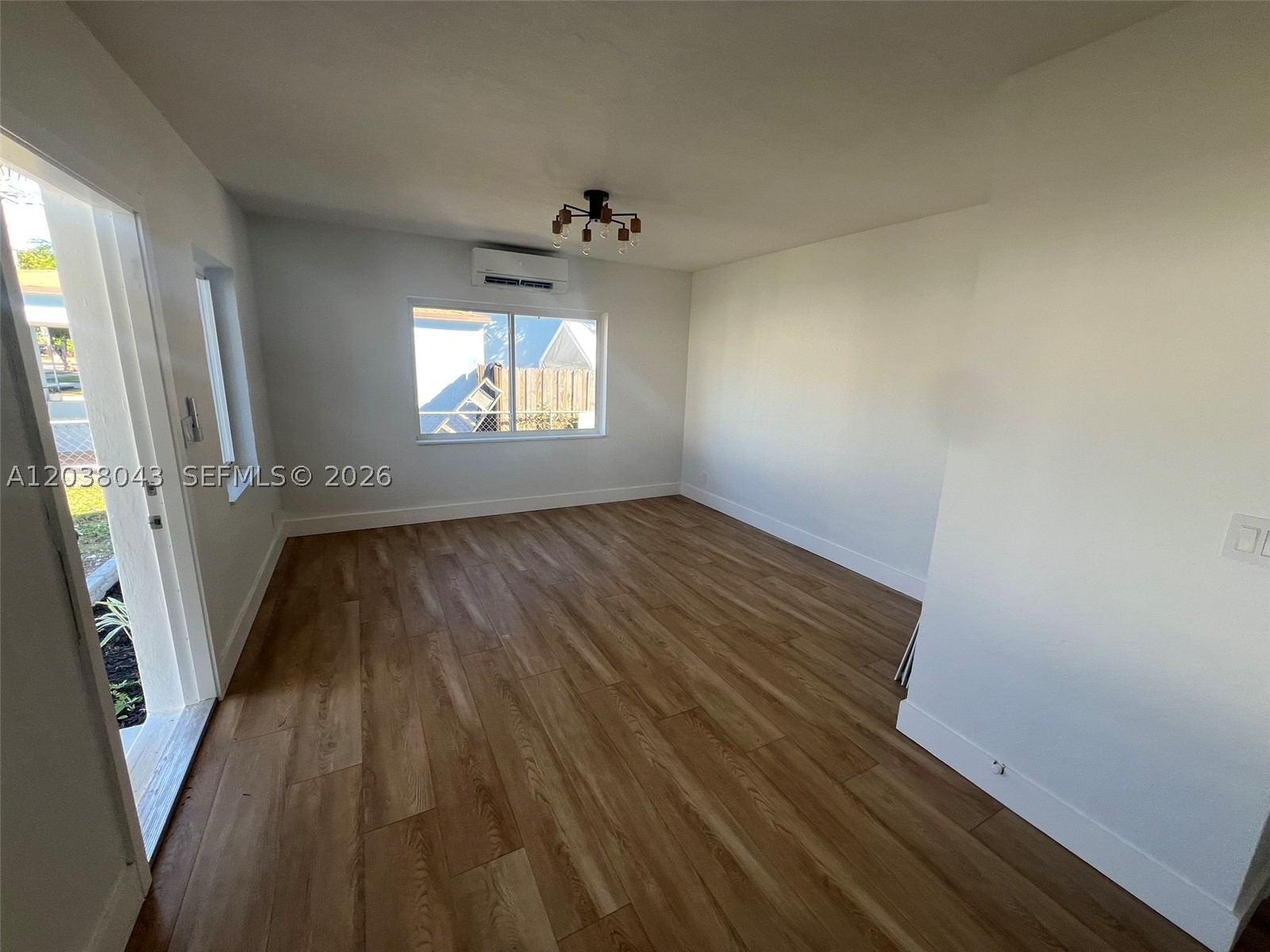 1706 Arthur St Property Photo 2