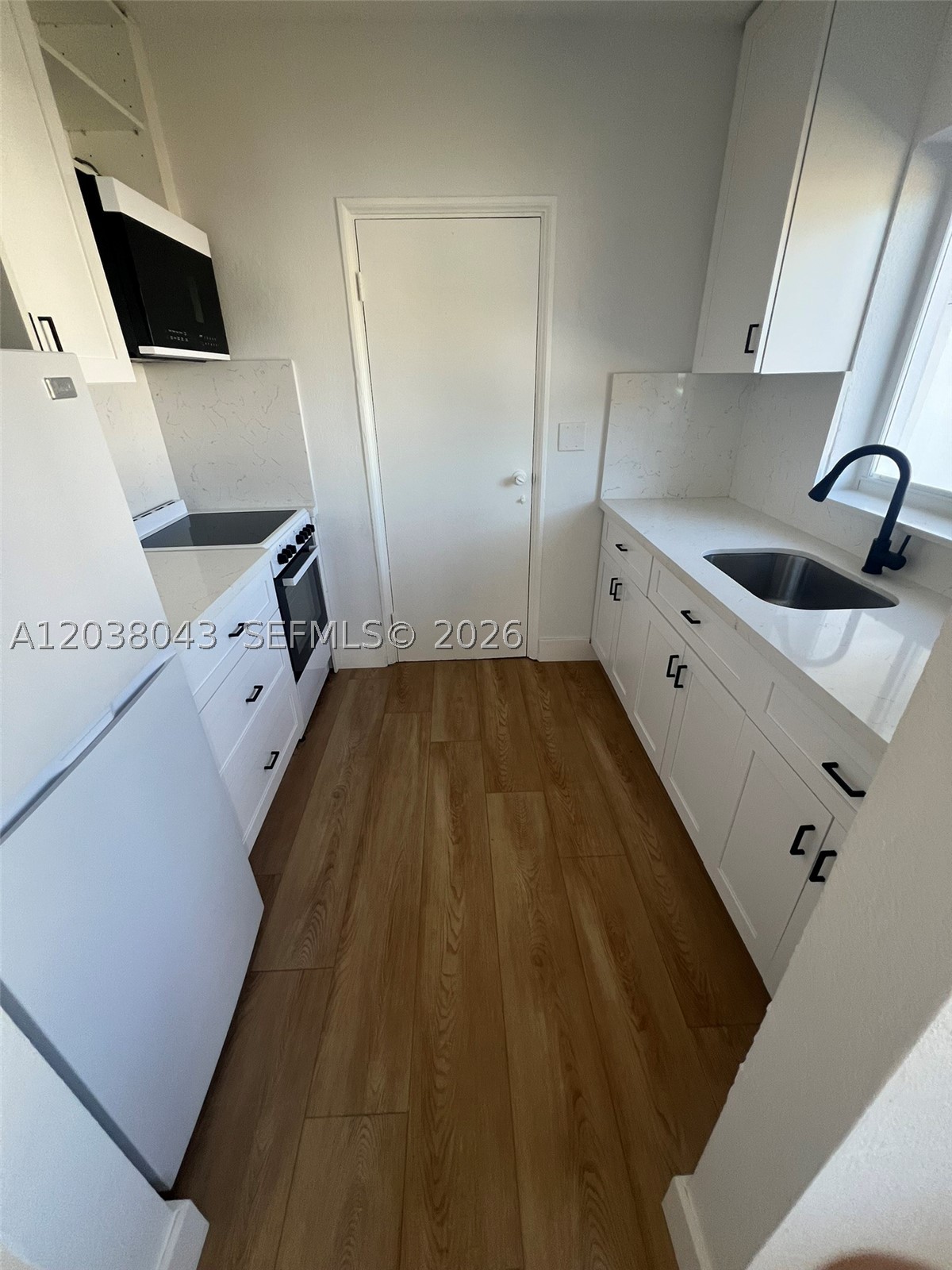 1706 Arthur St Property Photo 3