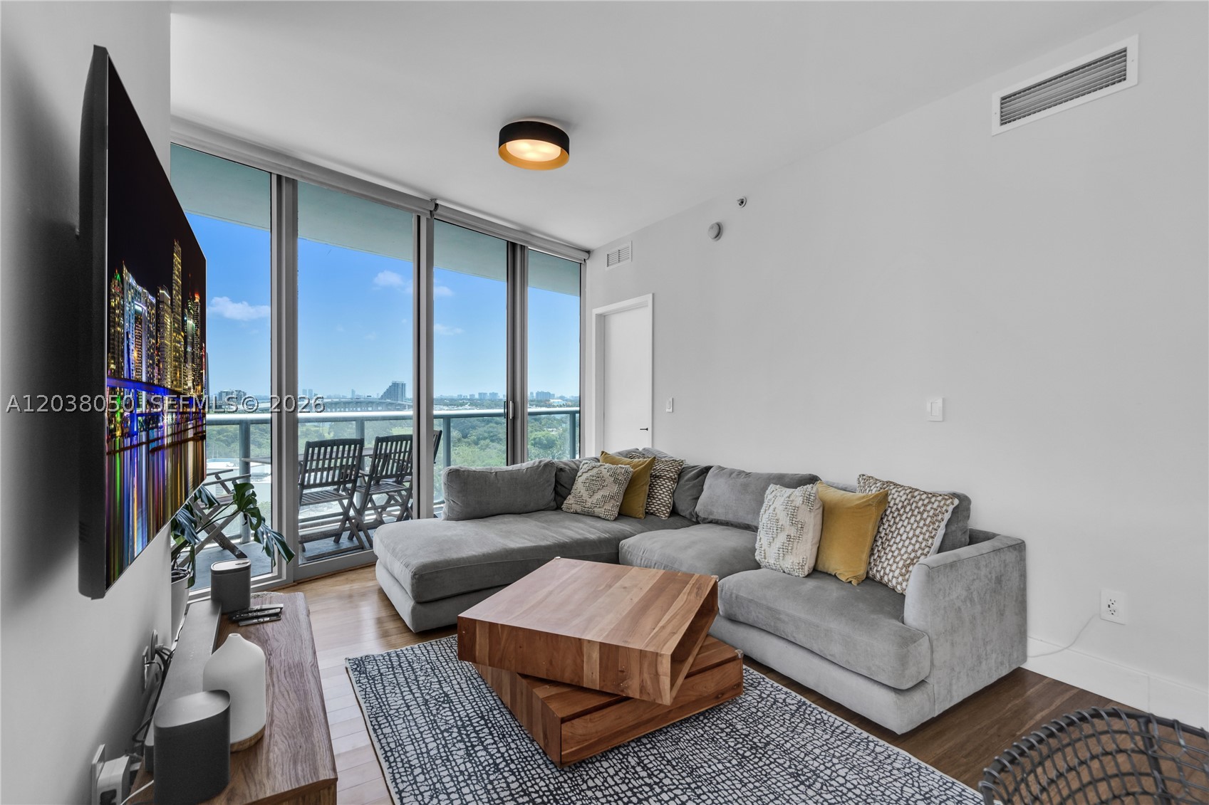 888 Biscayne Boulevard 812 Property Photo 1