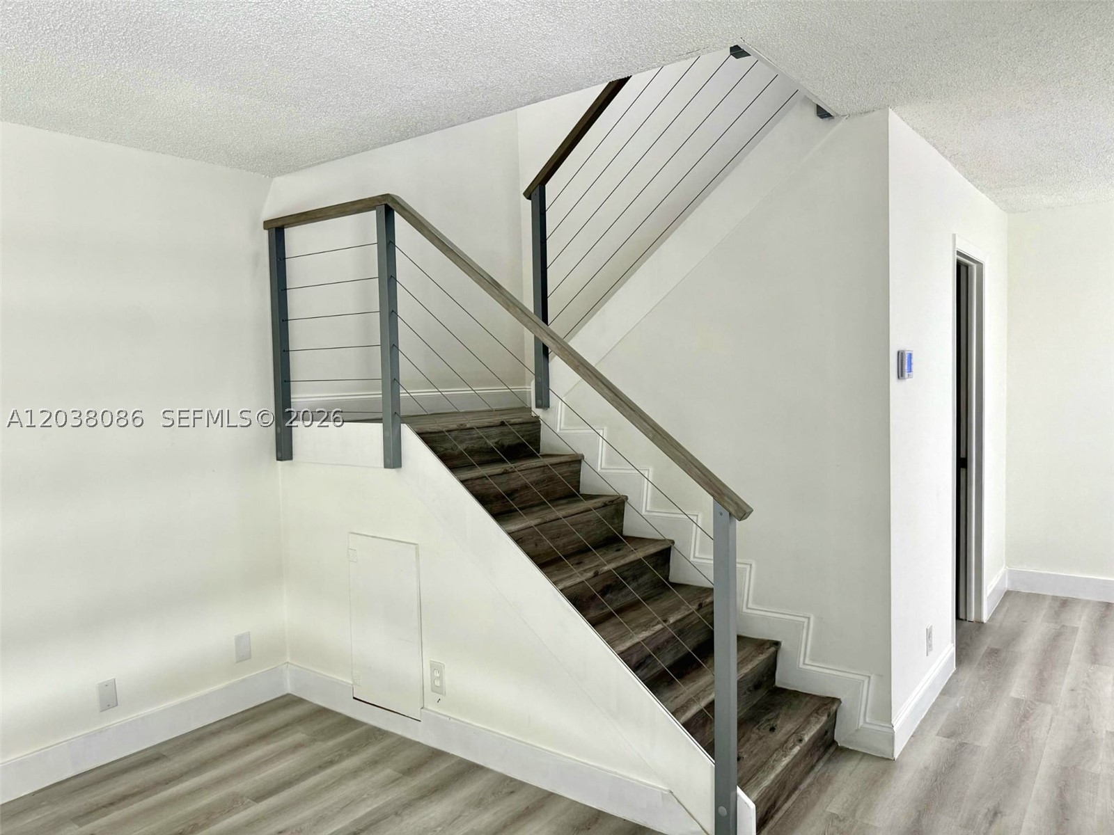2565 Garden Ct Property Photo 6