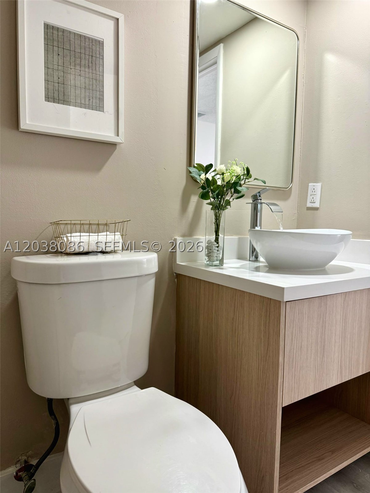 2565 Garden Ct Property Photo 8