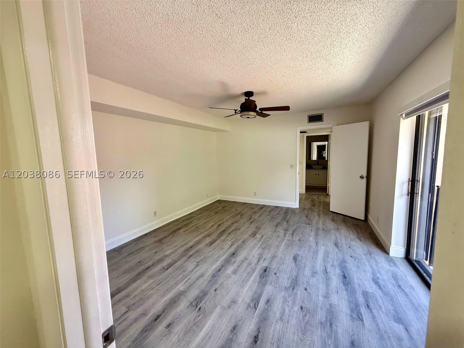 2565 Garden Ct Property Photo 11