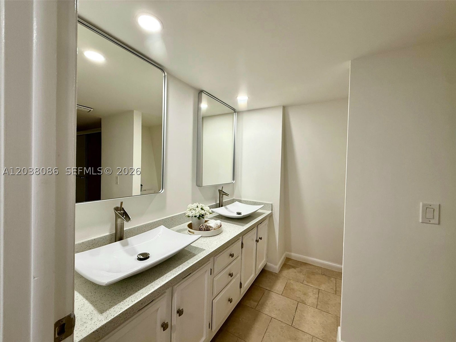 2565 Garden Ct Property Photo 13