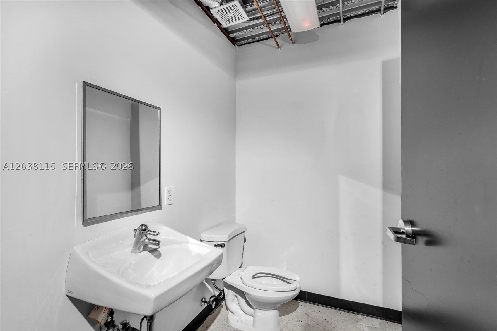 721 Collins Ave Property Photo 10